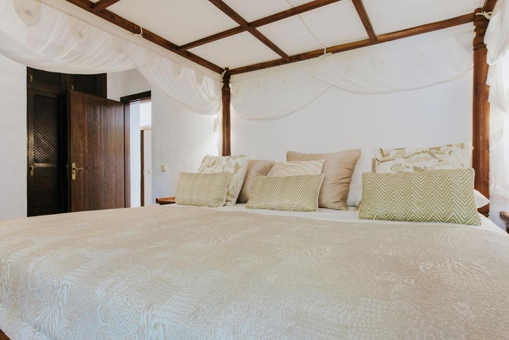 Villa & Guesthouse Paissa D'En Bernat Cala Tarida  Esterno foto